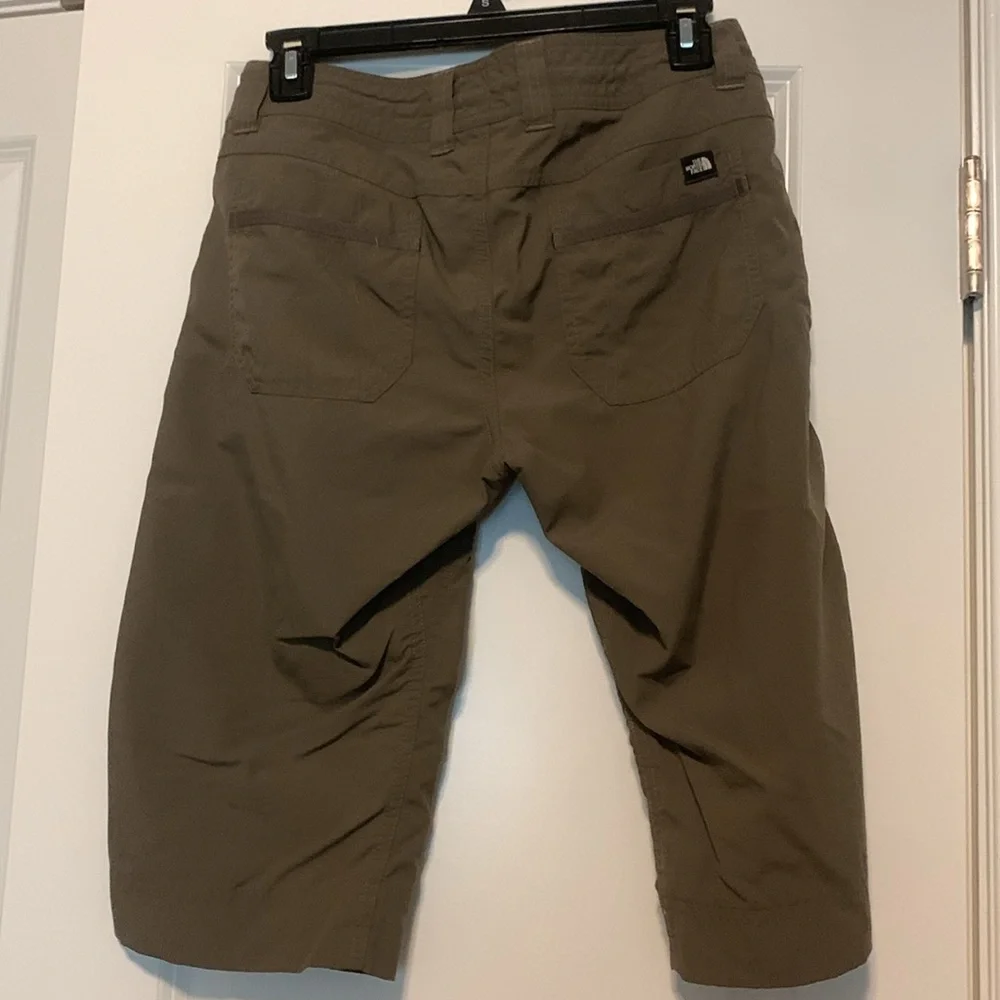 The North Face Olive Green Capri Pants
Excellent Used Condition Sz 4 - Picture 4 of 8